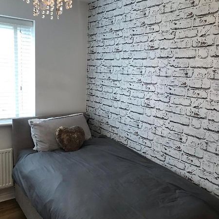 Double Room With En-Suite. Central For North West Rainhill Extérieur photo